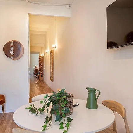 Clandestino Apartament *